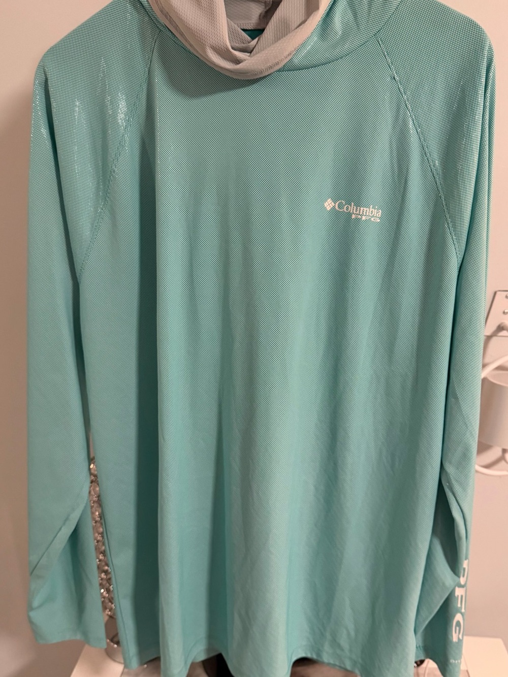 Columbia Men's Light Aqua Long-Sleeve Sun Shirt-great for those fishermen !